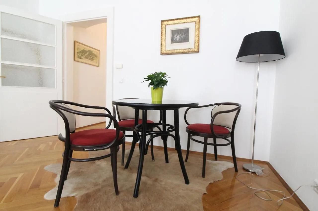 Apartment Villa Penzing Viena 0*,  Áustria